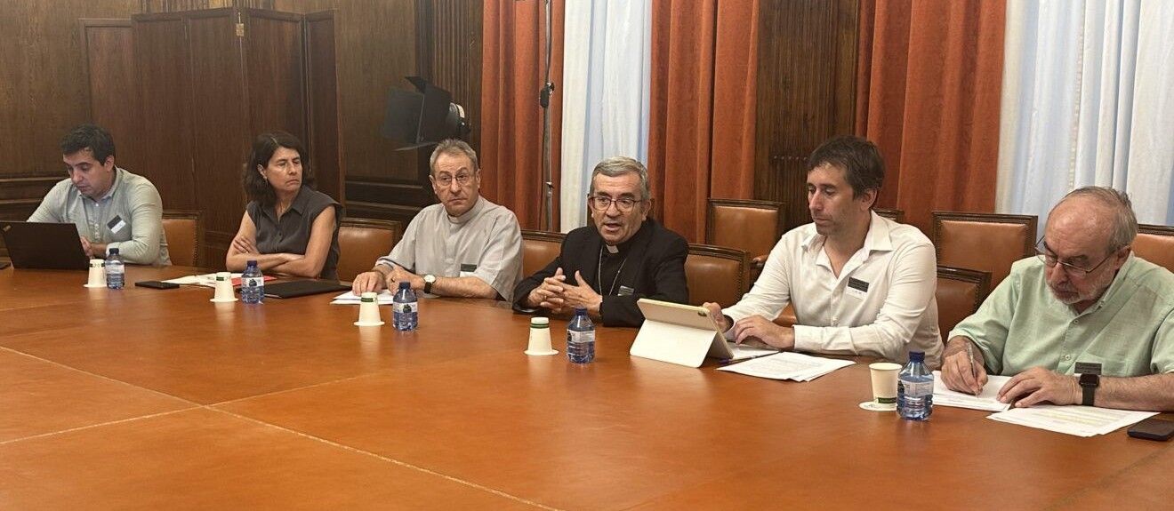 En este momento estás viendo Mons. Argüello presenta a los partidos políticos mayoritarios la ILP