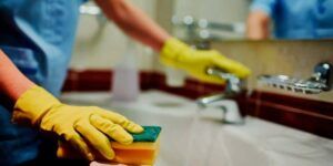 Lee más sobre el artículo Invisibles que sostienen la vida: El grito de las trabajadoras del hogar