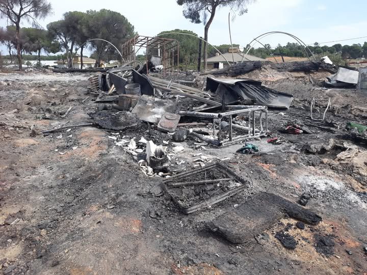 En este momento estás viendo Ante un nuevo incendio en un asentamiento de Lucena del Puerto, Huelva