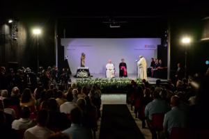 Lee más sobre el artículo León XIV en Brians 1: “¡Dios te ama como eres, pero te sueña mejor!”