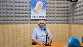 Fe, sacrificio y desafíos en el asfalto: la Pastoral de la Carretera en «En camino»